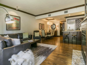 Luxurious 3 Bedroom With Ski in & out Access condo